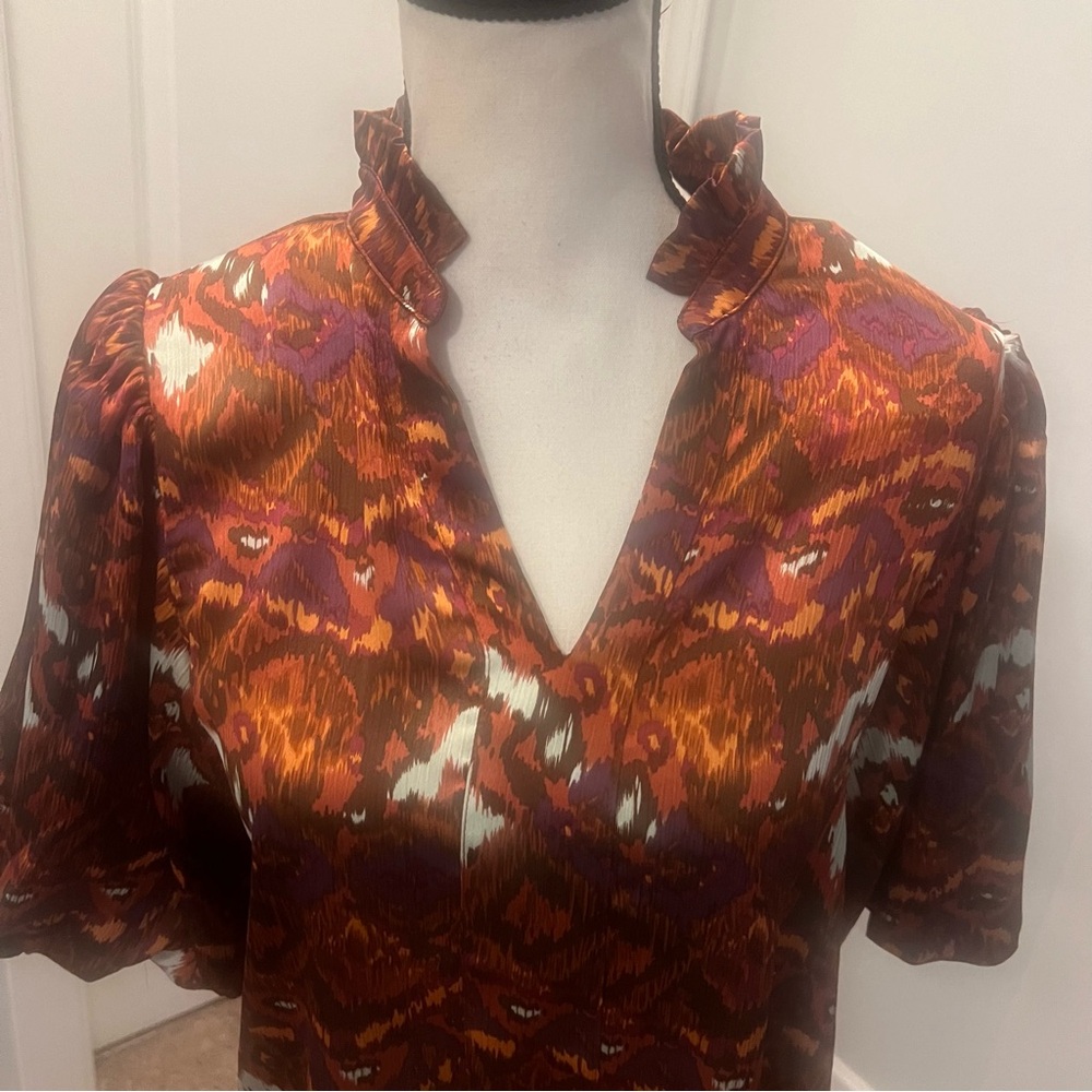 THML  
Nwt 
  
Abstract Blouse In Rust/Pink
Xsmall. - Picture 4 of 13